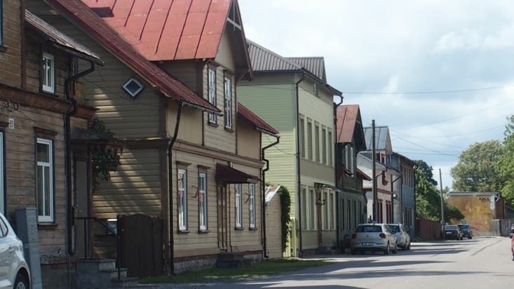 Une rue de Pärnu, notre ville étape. Nous n'avons rien réservé.