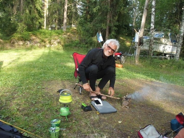 Faire le feu pour éloigner les moustiques.