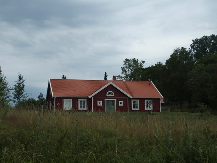 Maison typique Suédoise, avec ce vieux rouge et les encadrements blanc