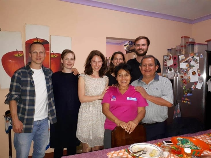 Photo de groupe avec Maria Elena et Joachim, nos hôtes