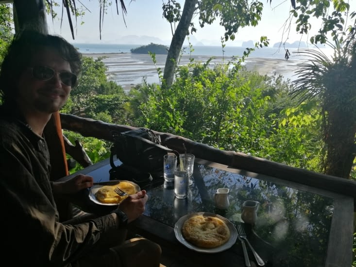 Petit déjeuner thaï : banana pancake et mango banana shake