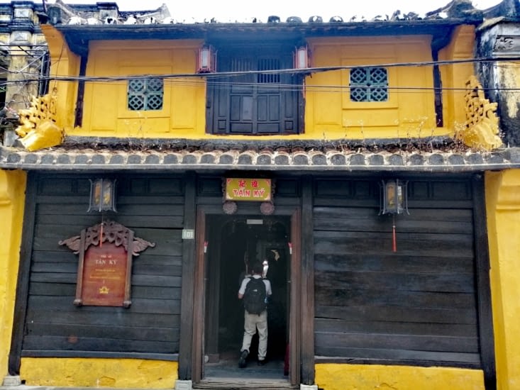 Une autre maison de commerce.