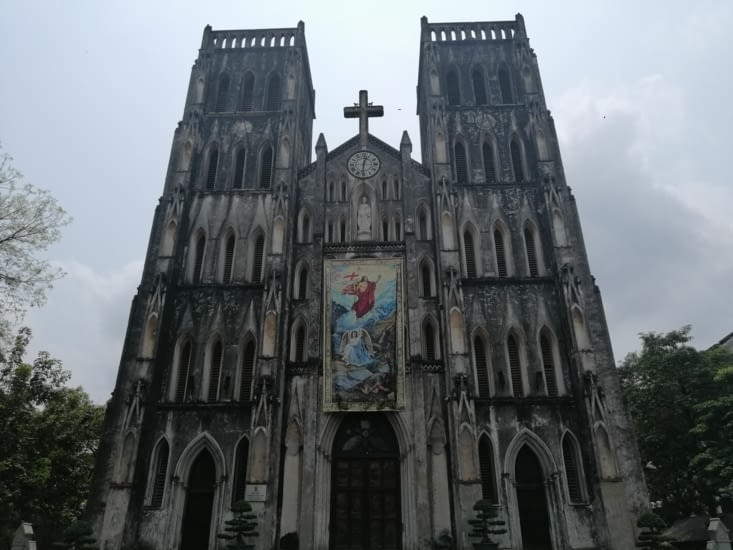 La cathédrale Saint-Joseph, avec ses faux airs de Notre-Dame.