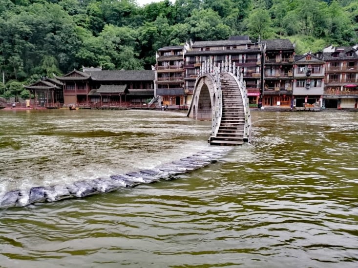 Petit pont submergé