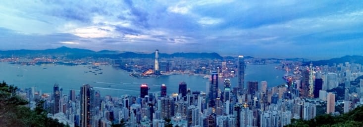 Les lumières commencent à s'allumer.