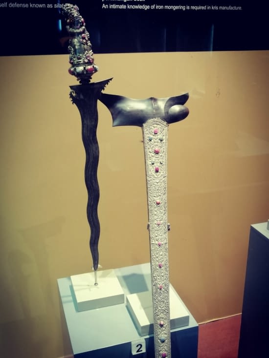 Un poignard dernier Kris.