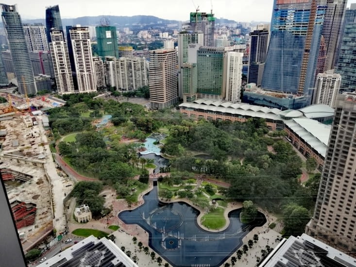 Vue sur le parc et les grattes-ciel.