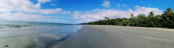 Une plage de sable fin.