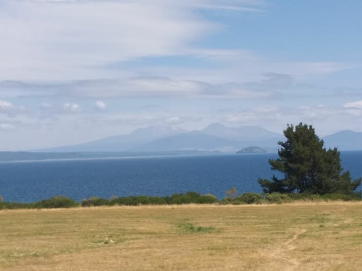 Lac Taupo et le tongariro au fond