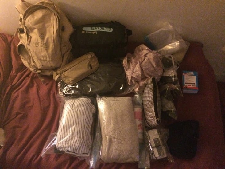 3 t shirt 3 pantalons 1 short...