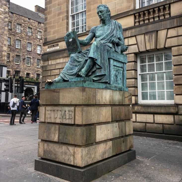 David Hume (dont il faut apparemment tripoter le gros orteil pour avoir de la chance)
