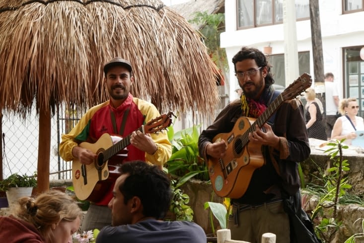De la musique pour réchauffer l'atmosphère / Music helps to warm up