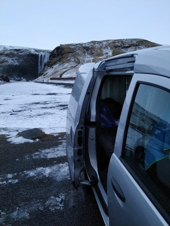 Nouvelle nuit au pied de Skogafoss