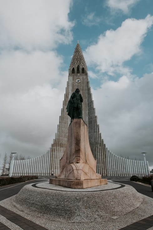 Hallgrímskirkja et la statue de Leif Erikson