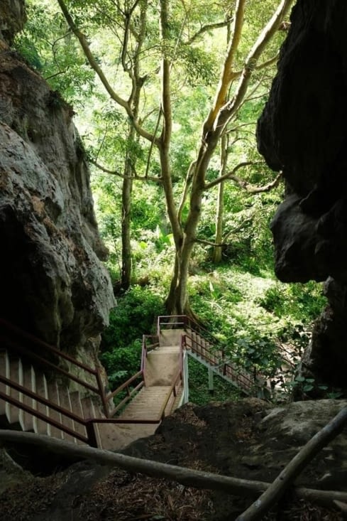 La montée jusqu'à la grotte/Climbing to the cave