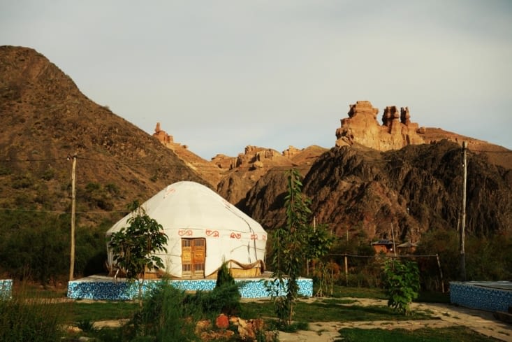 Il y a aussi quleques yourtes en location (pour les plus fortunés) / There are also few yurts to rent (for the wealthies people)