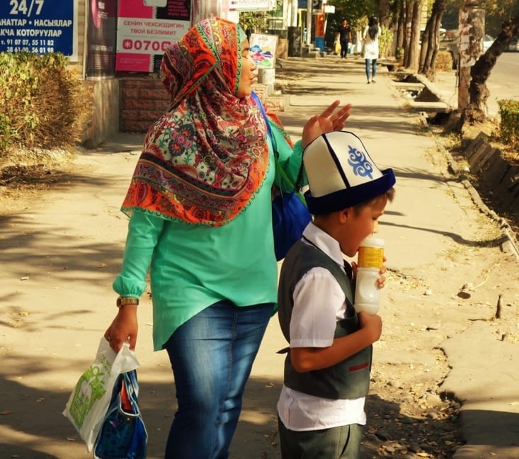 Dans la rue / In the street