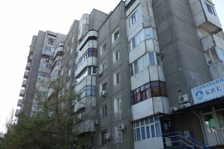 Immeuble datant de l'ère soviétique (dans lequel loge Tatiana) / Soviet building (in which Tatiana is living)