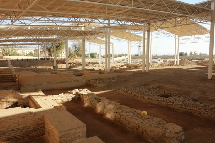Ruines d'un autre caravansérail / Ruins of another caravanserai