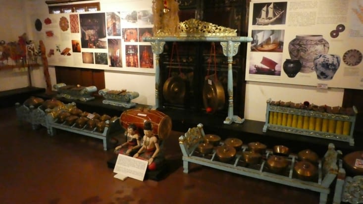 Musée chinois avec la découverte du gamelan un instrument indonésien