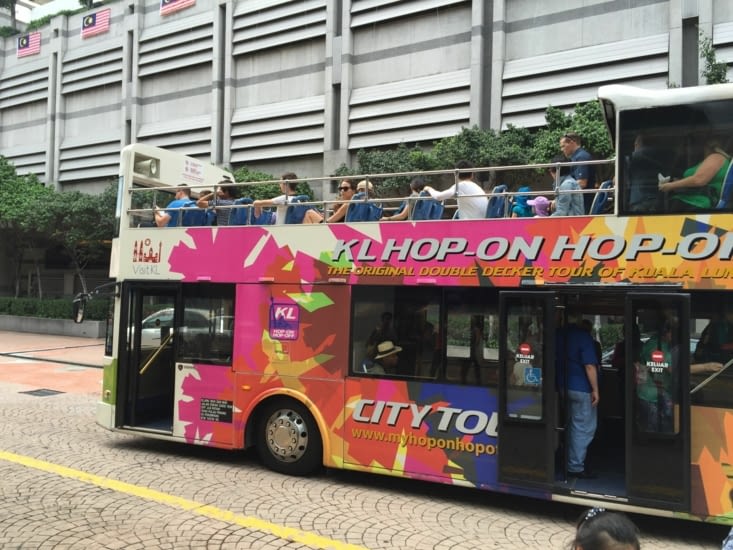 Le bus, un classique pour découvrir les grandes villes