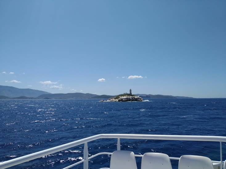 Après 14 jours en Albanie, nous revoilà sur un bateau en direction de Corfou en Grèce...