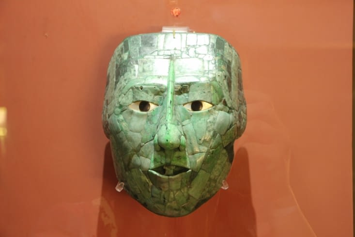 Masque funéraire en jade du roi