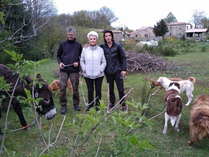 Mais grâce à Gisèle, les fauves se calment et acceptent notre installation dans le pré