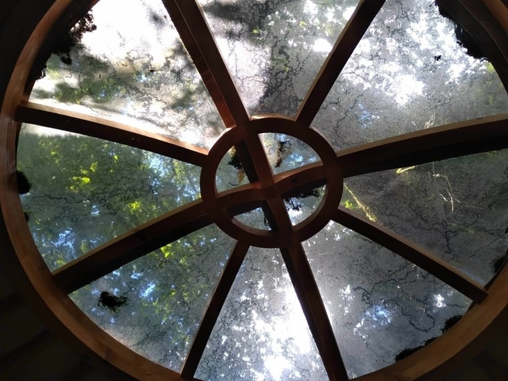 On voit même le ciel au travers de cette belle rosace