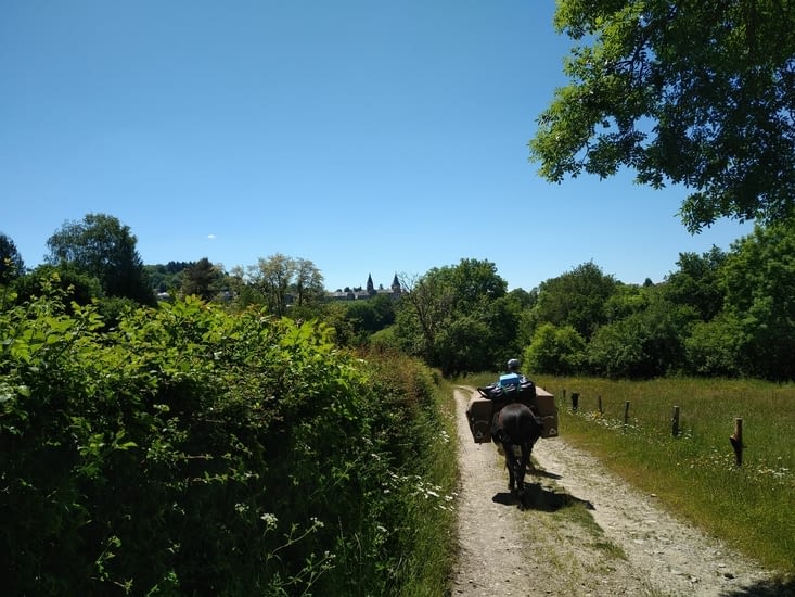 Le chemin s'ouvre devant nous