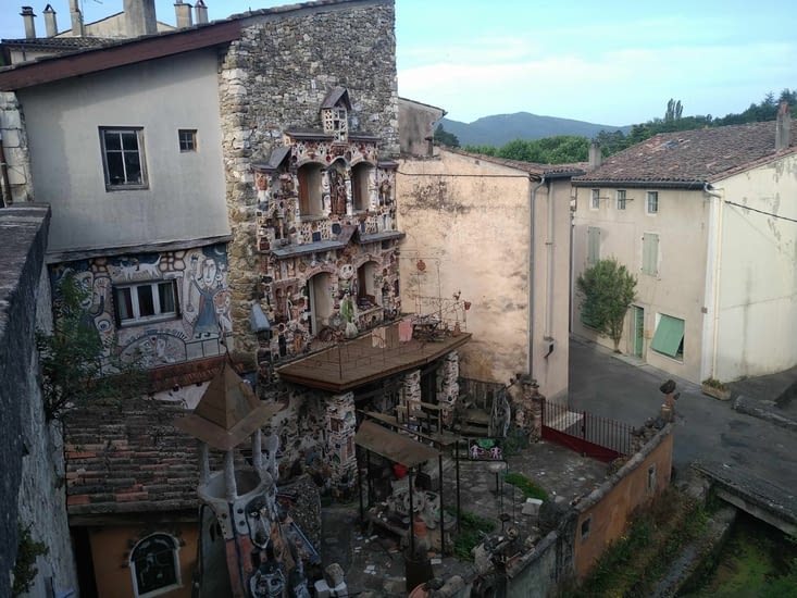 Je n'avais pas remarqué à l'arrivée... il y a des décos sympas par ici