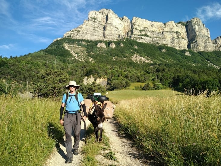 Allez on tourne le dos aux Trois Becs