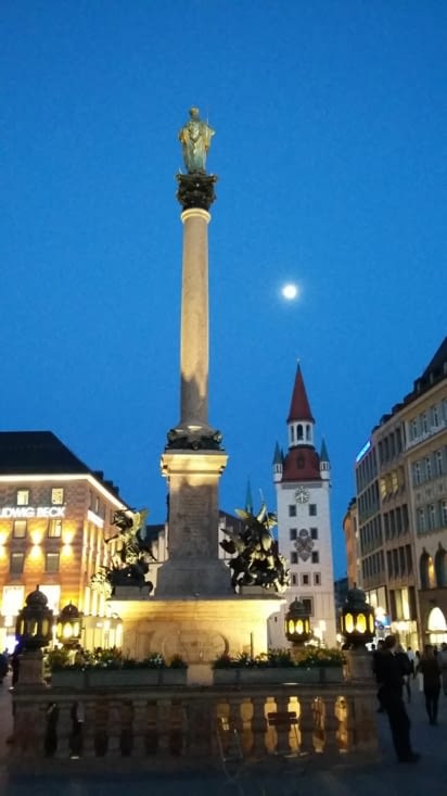 Marienplatz sous la lune