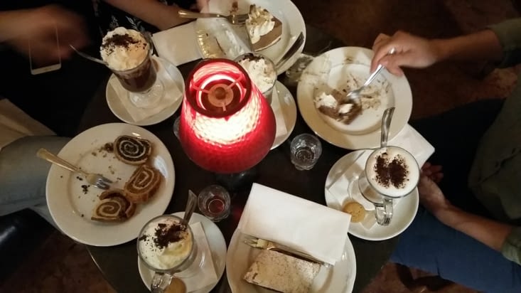 Goûter (chocolat viennois, cherry strudel...)