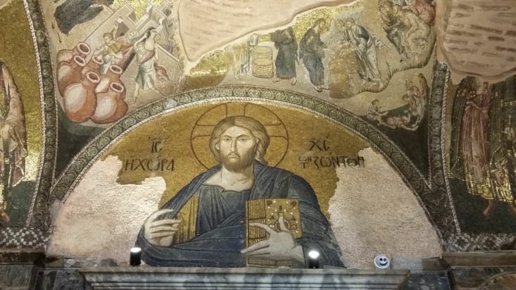 Les belles mosaïques de l'église qui racontent la vie de Jésus