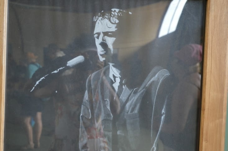 Et bien sur, dans l'espace Brel, en permanence des chansons de...Brel