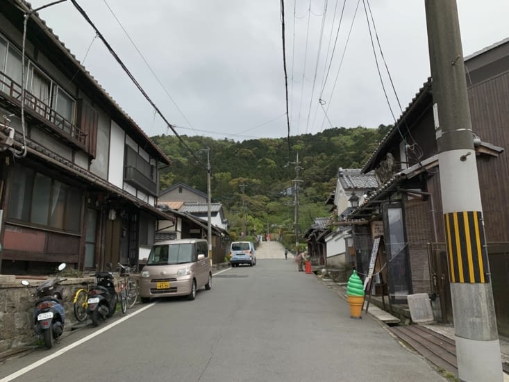 Petit rue avec des maison traditionnelle