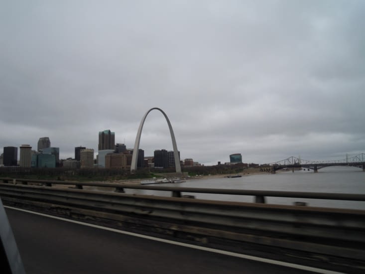 Traversée du Mississippi en entrant à Saint-Louis