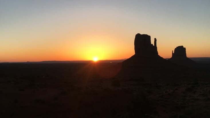 Lever de soleil à Monument Valley