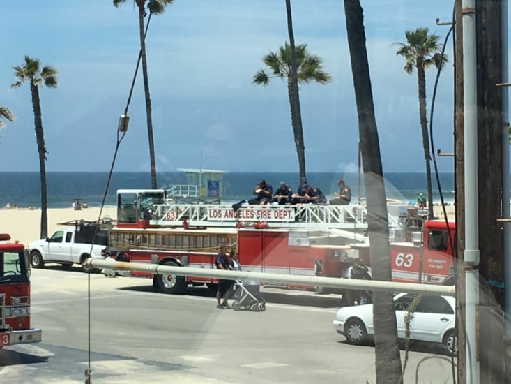 Les pompiers sont venus s'installer pour prendre leur pause :-)