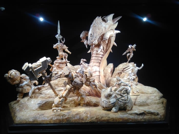 Une statue d'environ 1m50 de haut à l'effigie du jeu