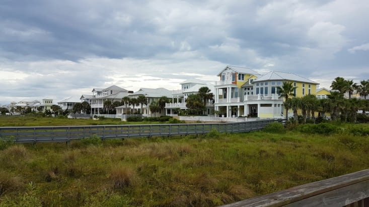 Les (immenses)  propriétés privées qui bordent la plage