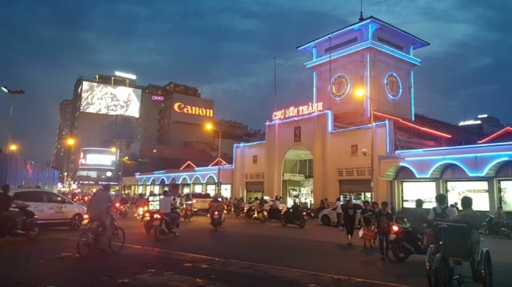L'entrée du grand marché d'HCM