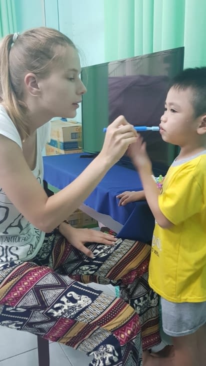 Solene tente une approche envers Minh Khoi