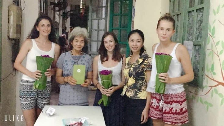 Avec la directrice et Phuong