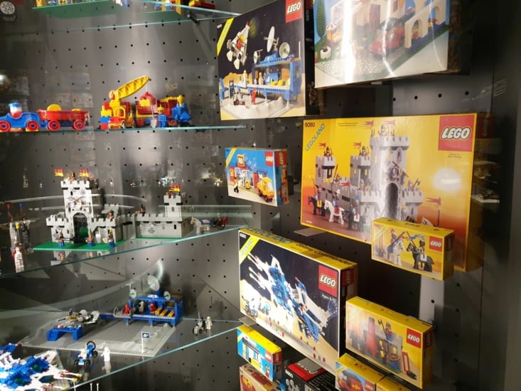 Les legos médiévals que j'avais reçu à un noël. Je les ai toujours !