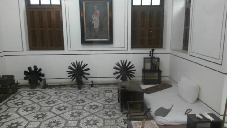 La chambre où Gandhi a passé une partie de sa vie.