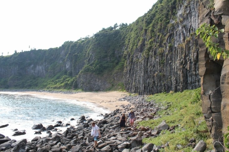 Nous sommes petits à côtés des falaises