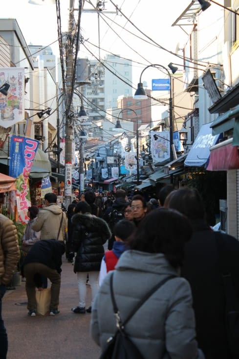 Au cœur d'une petite rue commerçante