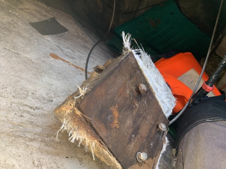 Premier diagnostic de la casse:  arrachage de la poulie de direction de barre.